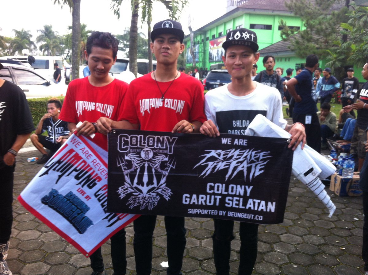 Colony_Lampung's tweet photo. #AwayDay #SonicFair2016 #MetalFestival #ColonyLampung #ColonyGarut #ColonySurabaya #ColonyBlitar #ColonySidoarjo 🍻 https://t.co/9t1XS1NKKQ