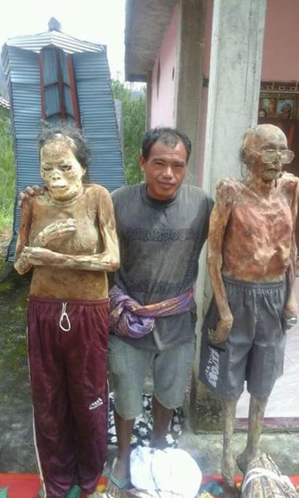 Travel Jimat on Twitter: "#AmazingIndonesia Tradisi membersihkan mayat