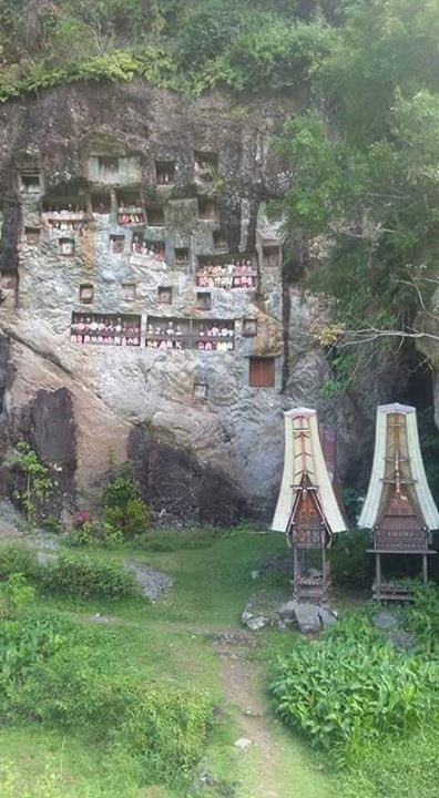Travel Jimat on Twitter: "#AmazingIndonesia Tradisi membersihkan mayat
