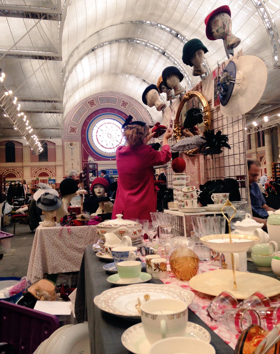LostFoundReMade's tweet photo. All set up @Yourallypally @Pop_Up_Vintage! Beautiful venue and some amazing #vintage finds to be had 🌟 https://t.co/052pVohpRH
