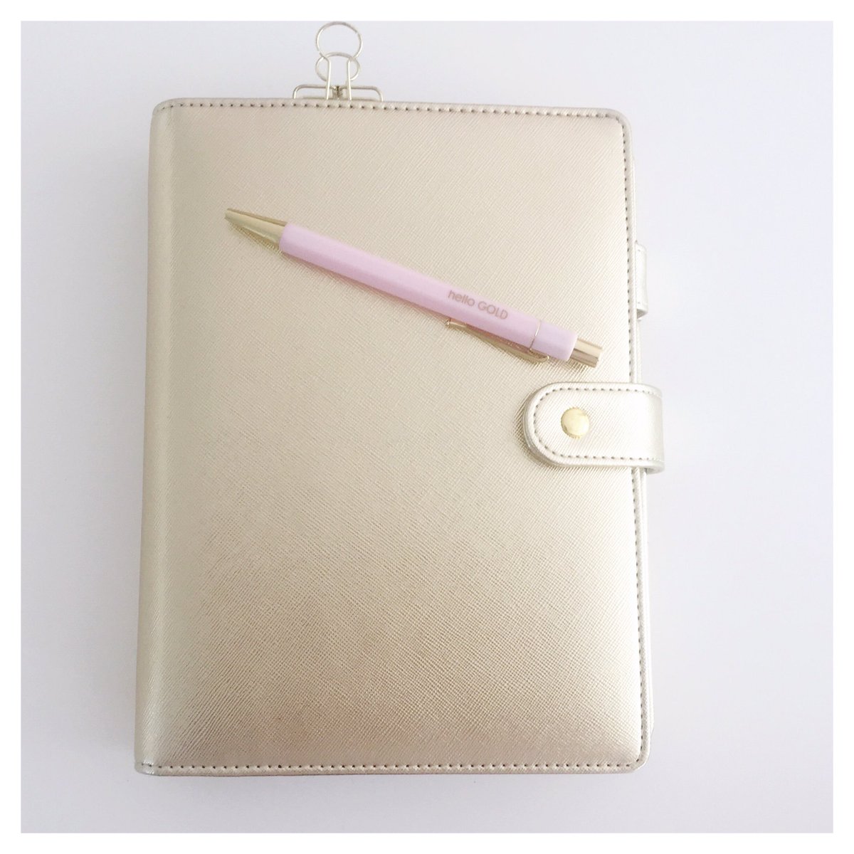 Op deze regenachtige zondag, lekker thuis rommelen en 2 blogs schrijven! Fijne zondag! 
#bloggen #Interieurstylist