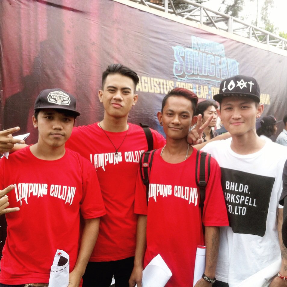 Colony_Lampung's tweet photo. #SemangatBajaKami #ColonyLampung #AwayDay @SonicFair 2016 #Event #MetalFestival #Bandung #Indonesia 😍🍻 https://t.co/iYQCCNj0KI