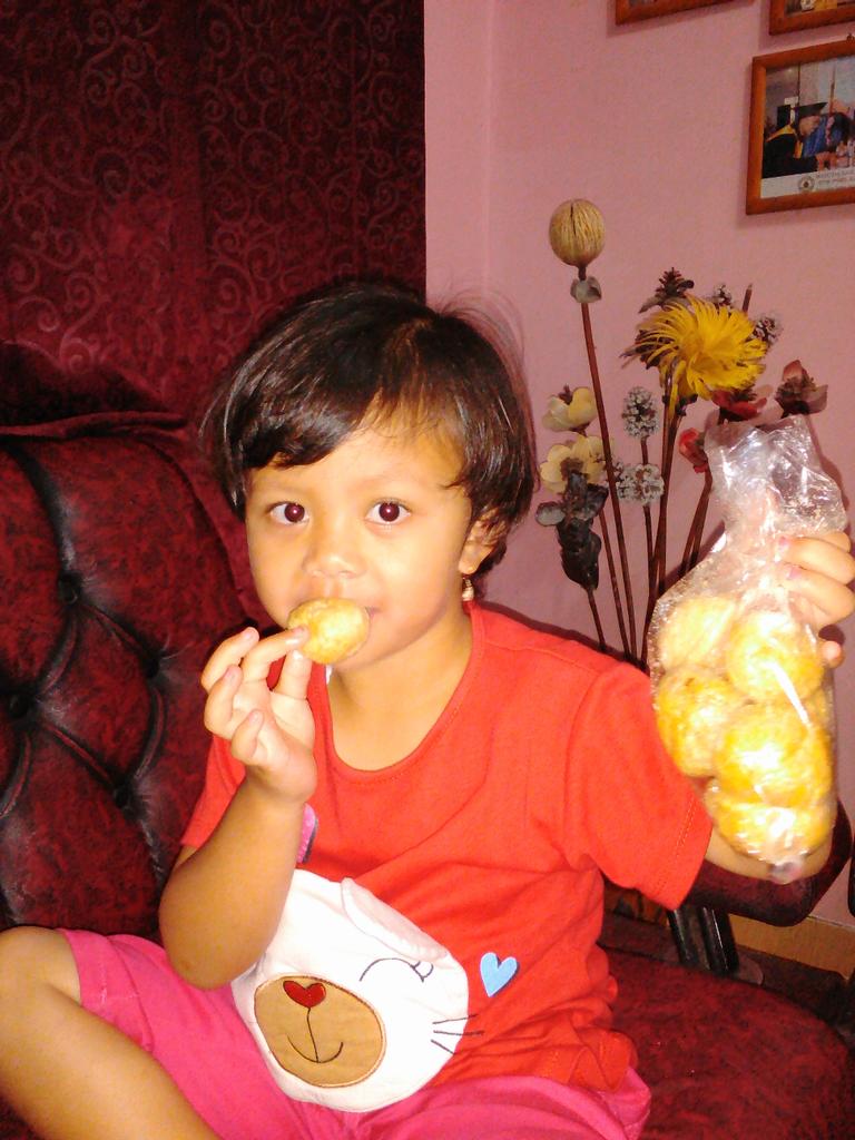 #SelfieTahuBulat by <a href="/lissaV_id/">LISSA V ID</a> cc: <a href="/WarnerMusicID/">WarnerMusicID</a> <a href="/elmitra95fm/">Radio Orang Sukabumi</a>