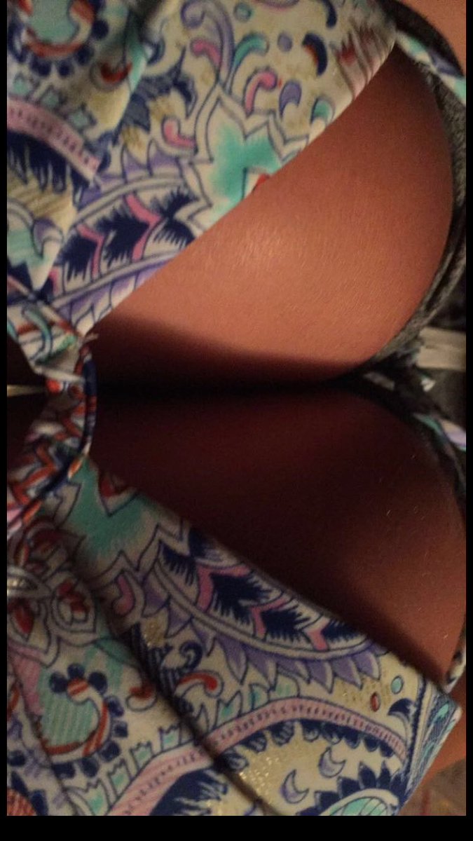 Olivia_Nassar's tweet photo. When my little sis finesses a hick guy from Orillia with her knees 😂😭😂 https://t.co/WK2XnhUD5N