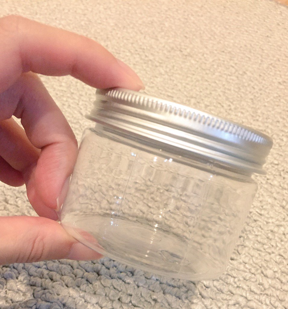 了 A Twitter Jgpの波に乗れずにまだ部屋整理中なんだけど 昨日は気になっていた部屋とキッチンの臭いを解消するべくプチ消臭剤作り 100均のケースに重曹ぶっ込んで溢れないよう通気性のいいガーゼ被せて縛って完了 これ かなり効いてる気がする 了 A Twitter Jgpの波に乗れずにまだ部屋整理中なんだけど 昨日は気になっていた部屋とキッチンの臭いを解消するべくプチ消臭剤作り 100均のケースに重曹ぶっ込んで溢れないよう通気性のいいガーゼ被せて縛って完了 これ かなり効いてる気がする