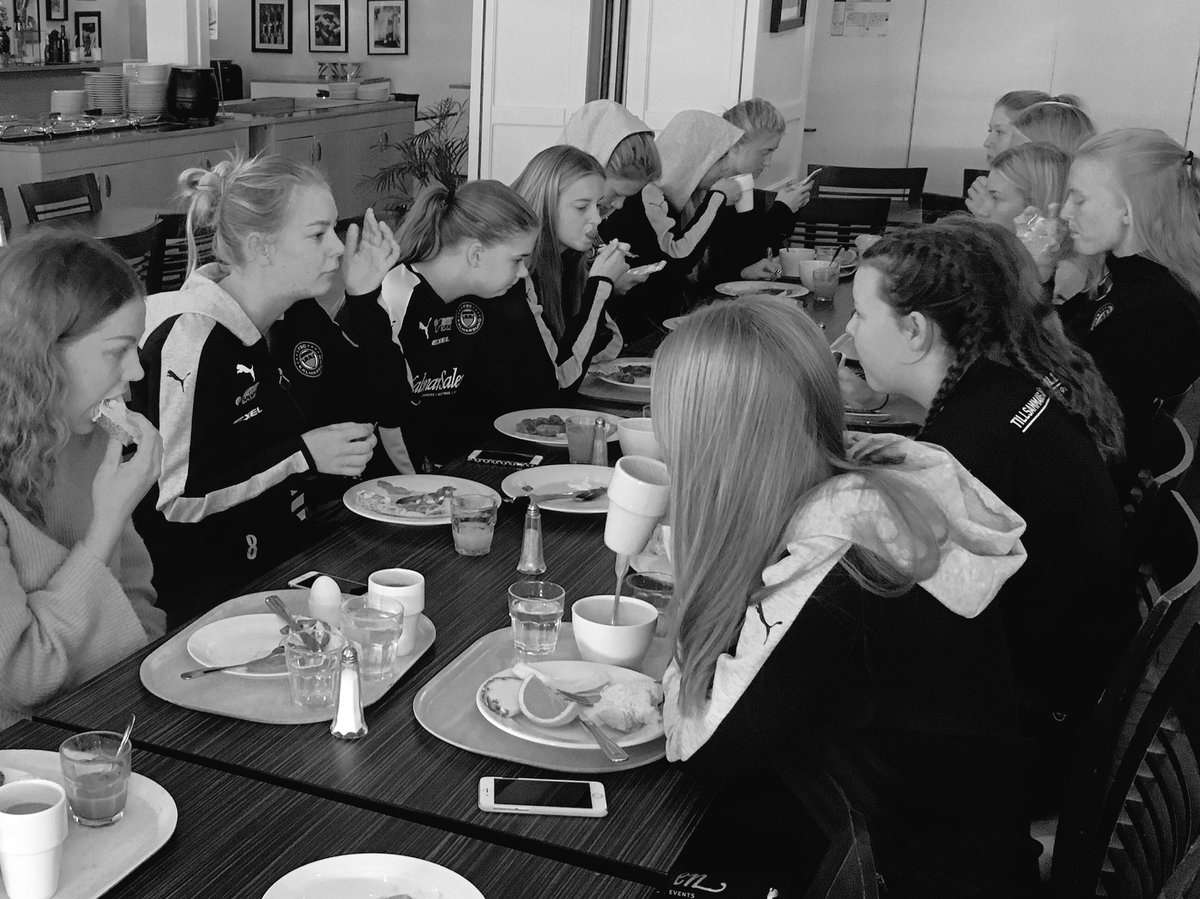 fbcuf16's tweet photo. Hotellfrukost #scandic #björnslaget #fbcu https://t.co/Ffy5CmBK5E