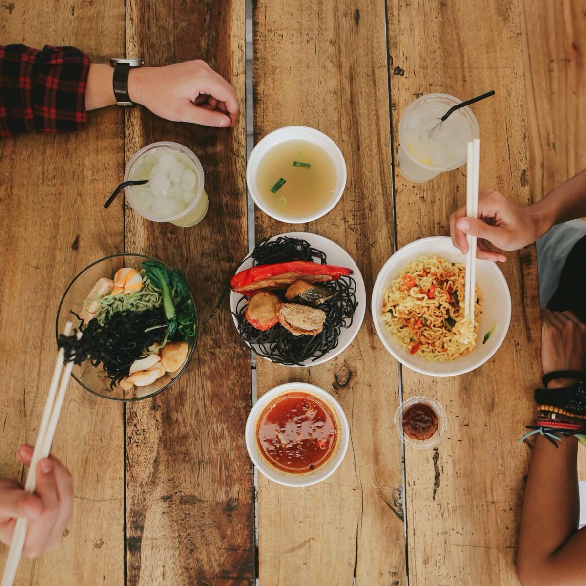 ardanradio's tweet photo. #HitsPlace

Hauce Noodle Bar ini kamu bisa pilih sendiri apa yg mau kamu makan, harganya dibawah 10K https://t.co/IZ4lwGozoF