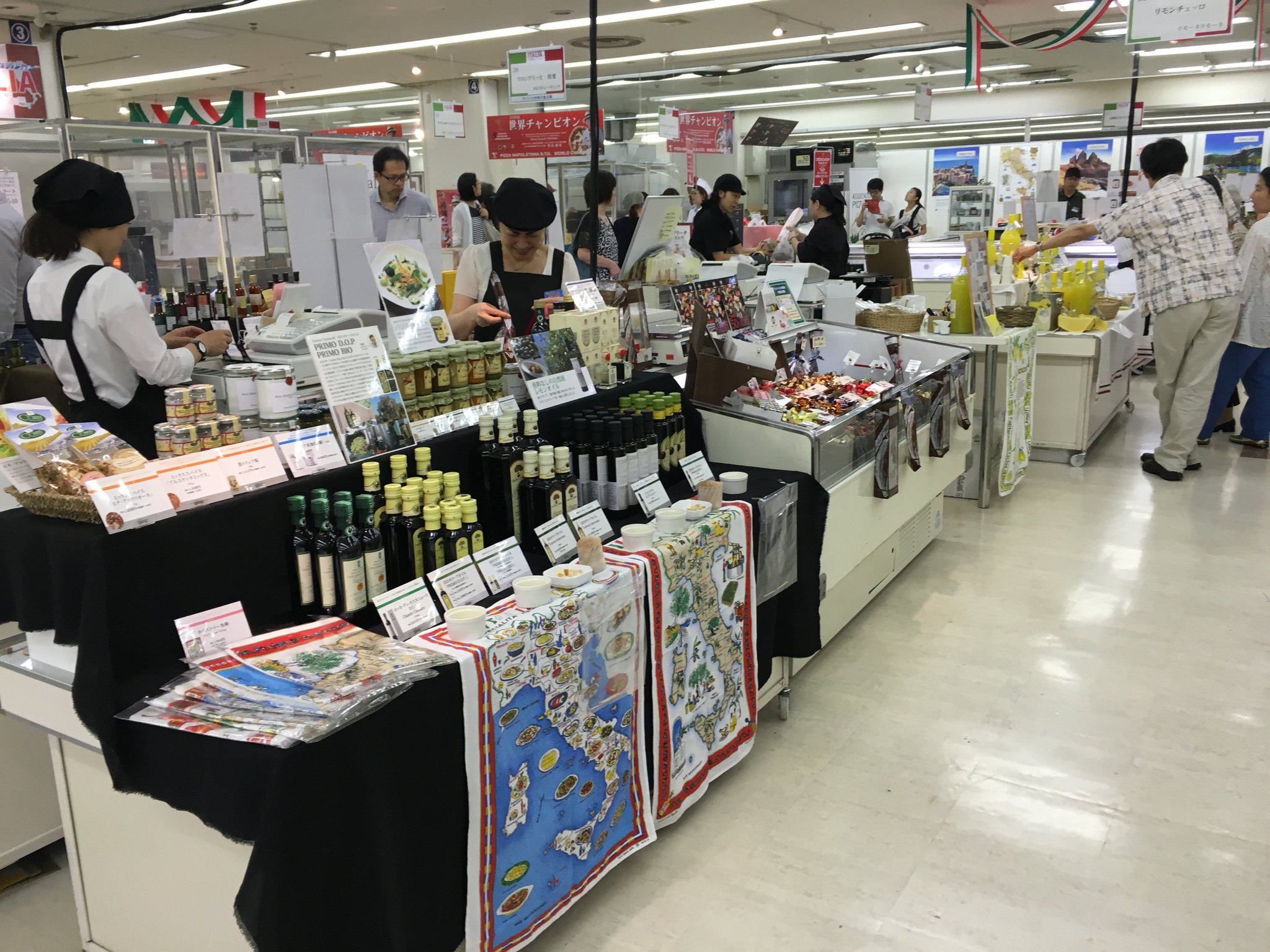 イタリア食材ベリッシモ ベリッシモスタッフ 小田急町田店でイタリア展開催中 オリーブ バルサミコ酢 ペースト そしてmajaniのチョコレートはなんと量り売りです お近くにいらっしゃる方是非どうぞー