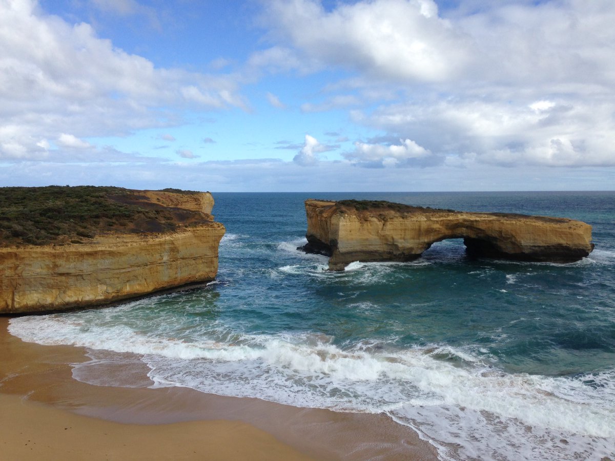 nowheretrail's tweet photo. Australia's version of London Bridge, also fallen down #greatoceanroad https://t.co/YfDD8ZLS8b