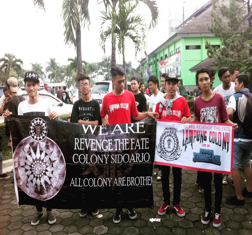 Colony_Lampung's tweet photo. #ColonyLampung #AwayDay #SonicFair2016 #Event #MetalFestival #Bandung #Indonesia 😬😙😍🍻 28X8X16 https://t.co/YHMUyn3aTX