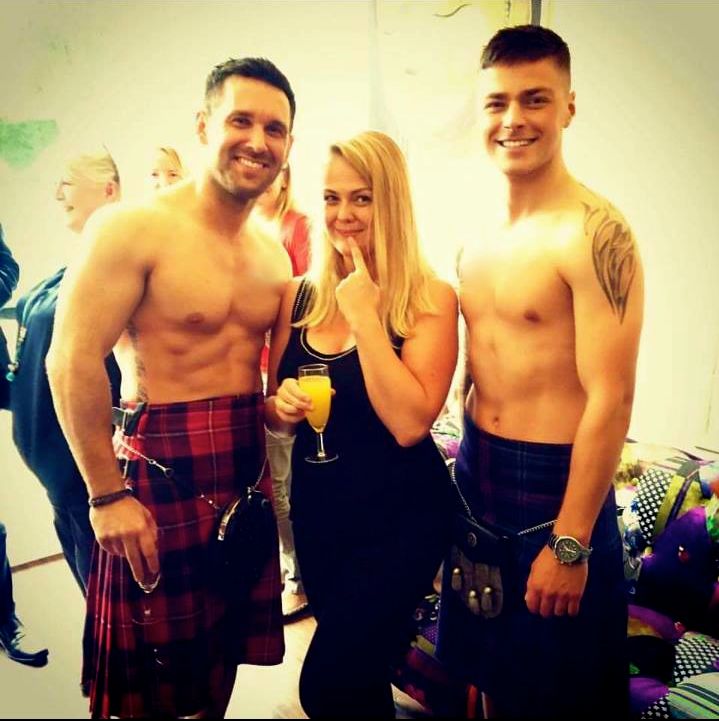 ToplessKiltsC's tweet photo. A Satisfied Customer ;) #SoulSpace #Glasgow #Kilts #Cocktails #Topless #Waitor https://t.co/obABiAZYGF