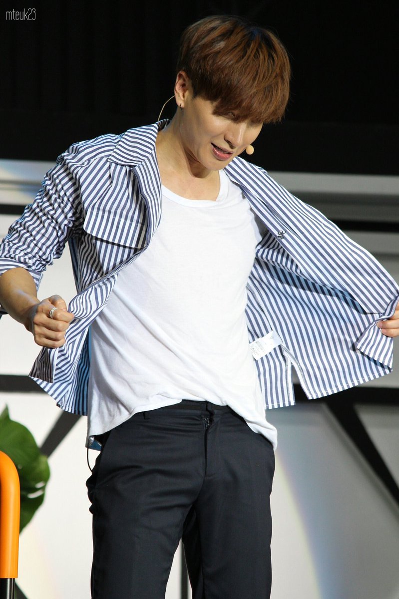 13elieveSG's tweet photo. [HD PIC] 160903 'Star Teuk' Shanghai Fanmeeting - Why did you take off your shirt, Teuk? >< [4P] (Cr:@mteuk23) https://t.co/Jp9zk45CW5