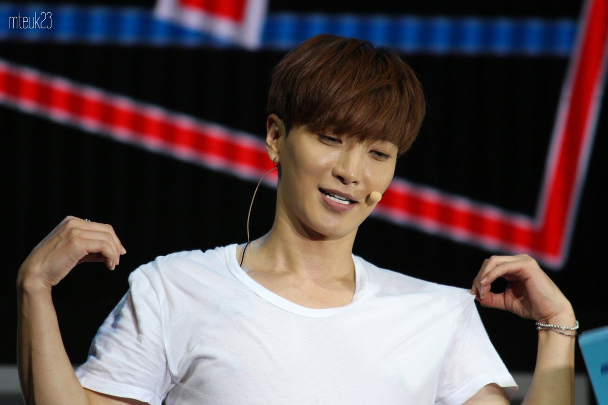 13elieveSG's tweet photo. [HD PIC] 160903 'Star Teuk' Shanghai Fanmeeting - Why did you take off your shirt, Teuk? >< [4P] (Cr:@mteuk23) https://t.co/Jp9zk45CW5