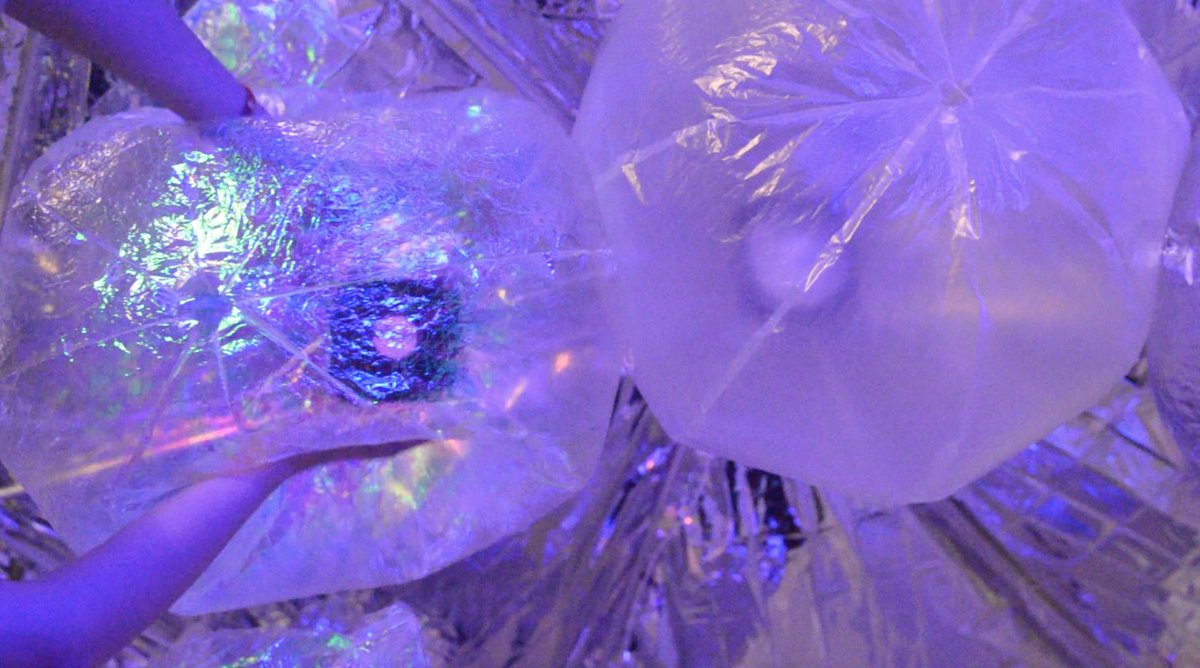 HANNAH8578's tweet image. Soft geodesic sphere structure and pneumatic spheres of &apos;Soft Optics&apos;. w/@yiyiwang0602 #softerarch #SoftOptics