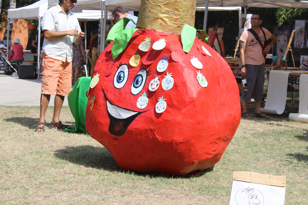 PRSE_Mtp's tweet photo. La ville de #Clapiers fête la tomate ! Un festival où se mêlent produits locaux et activités ludiques. #Montpellier https://t.co/OGtU1boVgJ