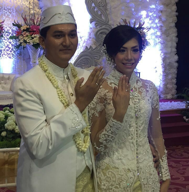 BadmintonINDO's tweet photo. And happy wedding untuk Adriyanti Firdasari! 💑 langgeng terus sampai maut yang memisahkan ya. @fsfirdasari https://t.co/ZUN4GxFGti