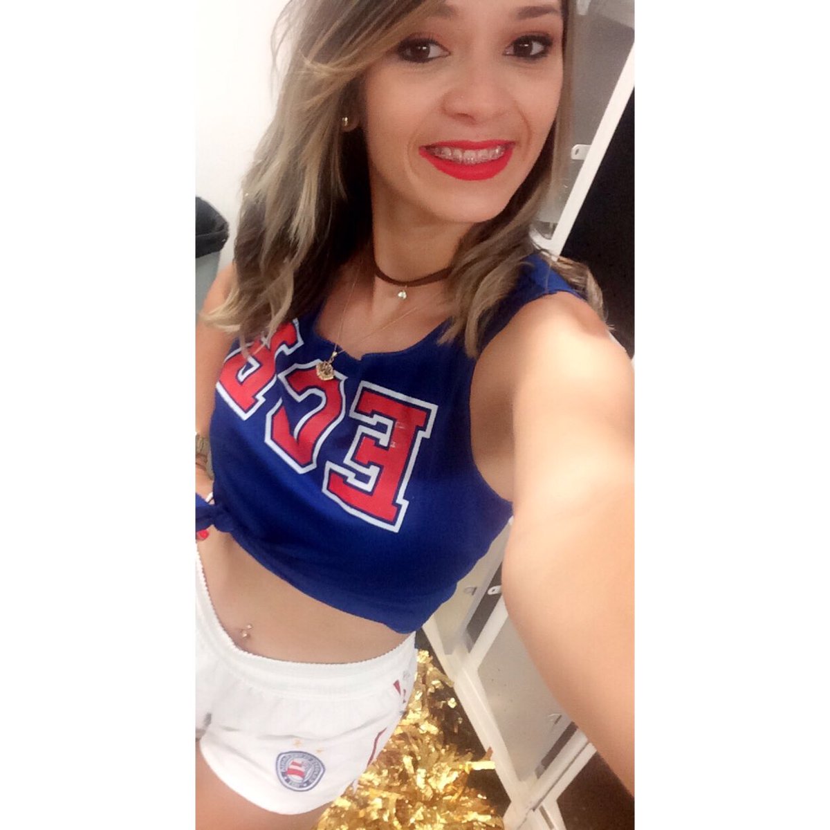 bruleticiass's tweet photo. Quem é BAHIA... 💙❤️ é mais feliz 😍 #Tricoleaders #Tricolor #JuntosVoltaremos #ECBahia #Tricolíderes https://t.co/1mFNXgEY2t