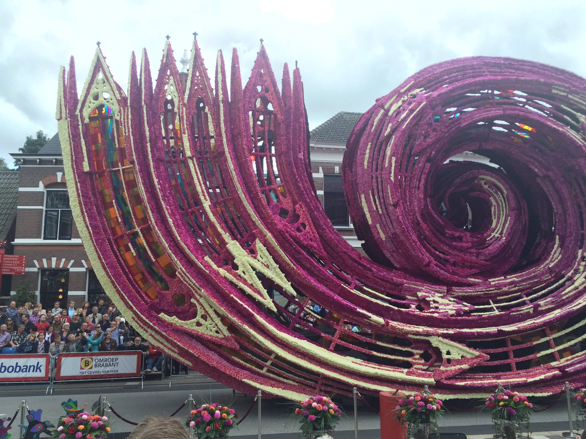 jbosch500's tweet photo. Nu @corsozundert Op zoek naar Bosch bij kroonjuwelen @Brabant  @ @BoschParade @BC_Valkenswaard @Brabantsedag https://t.co/rdb3aOrYl9