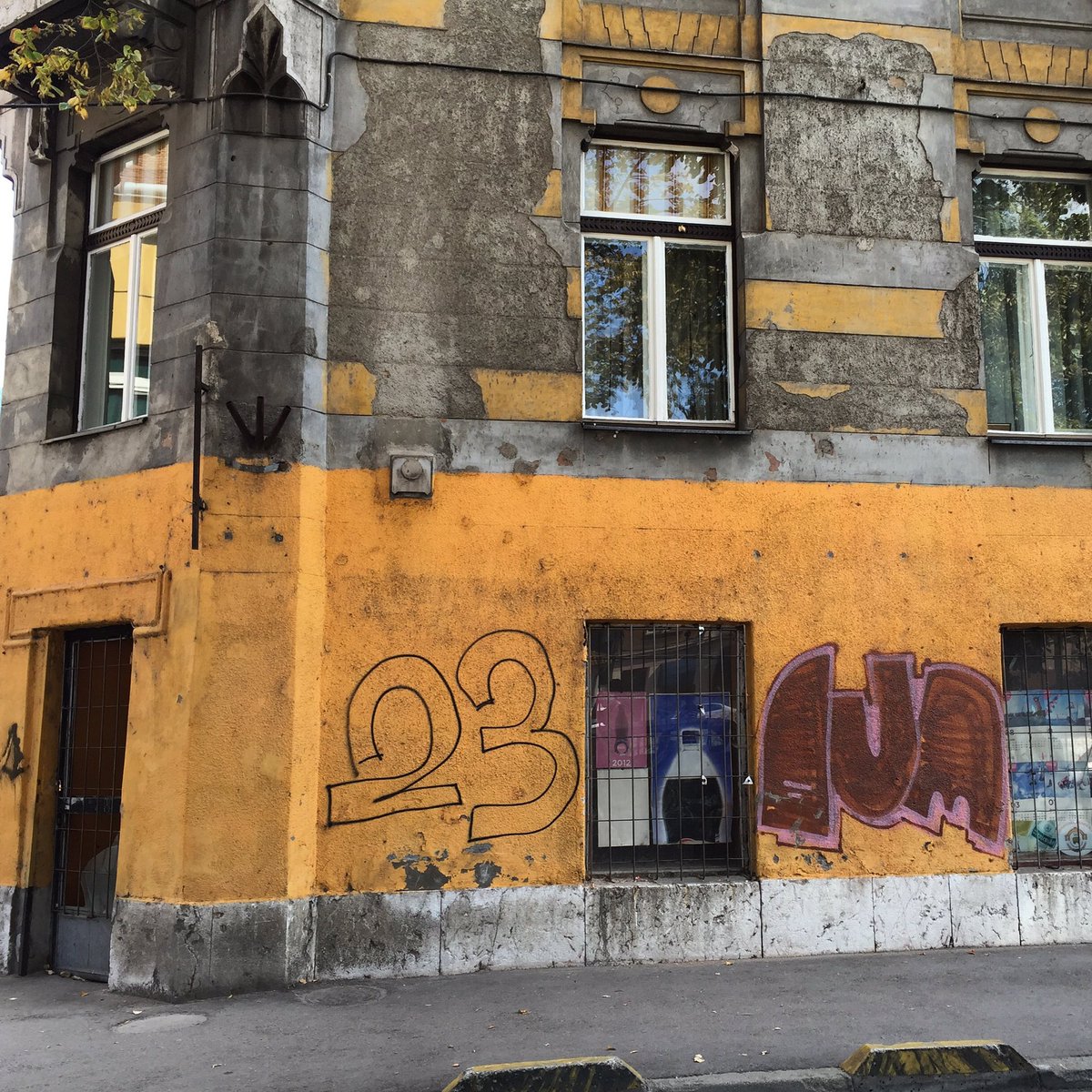 Traveller_e's tweet photo. Every building tells a story we cannot begin to imagine in Sarajevo 
#Bosnia #Sarajevo #travel #travelphotography https://t.co/TphteqhZRp