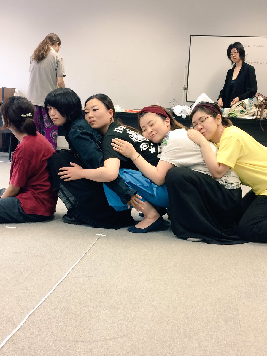 Twitter पर 柳井麻由 ノクトゥス稽古 飲み会でした いえーいっ あれ 今日は抱きつく図をよく見ている気がするな きゃっきゃうふふだな ノクトゥス そらとぶ吸血鬼