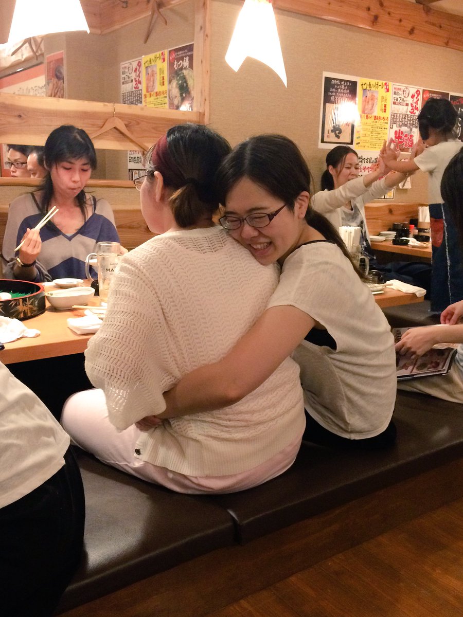 柳井麻由 ノクトゥス稽古 飲み会でした いえーいっ あれ 今日は抱きつく図をよく見ている気がするな きゃっきゃうふふだな ノクトゥス そらとぶ吸血鬼