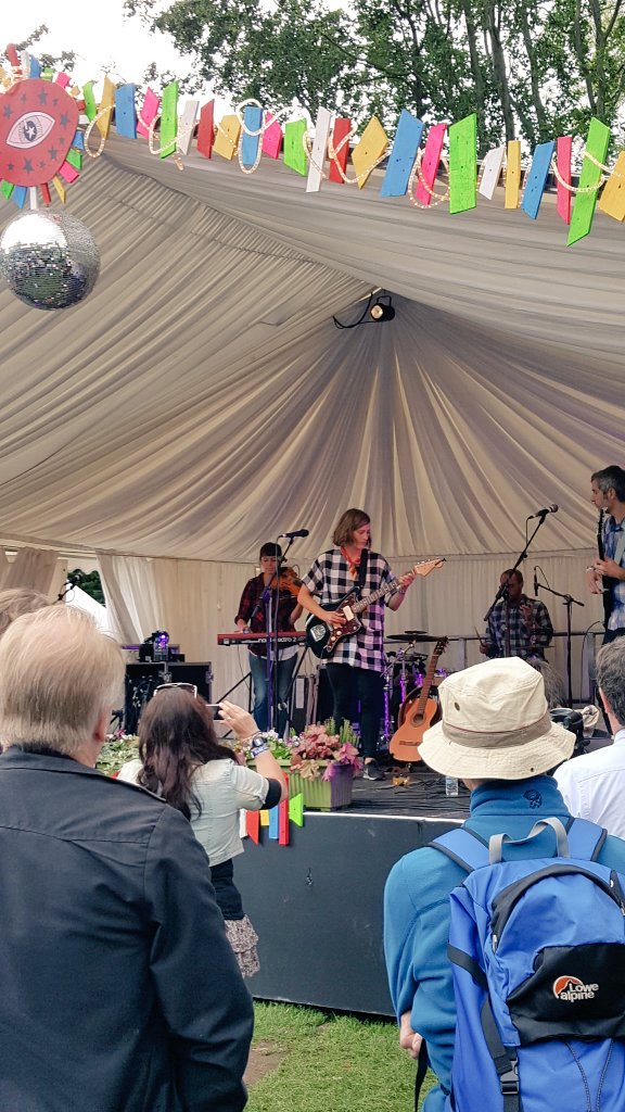 _narj_'s tweet image. Great to see @lauragibsongirl @moseleyfolk amazing voice. Happy Birthday!