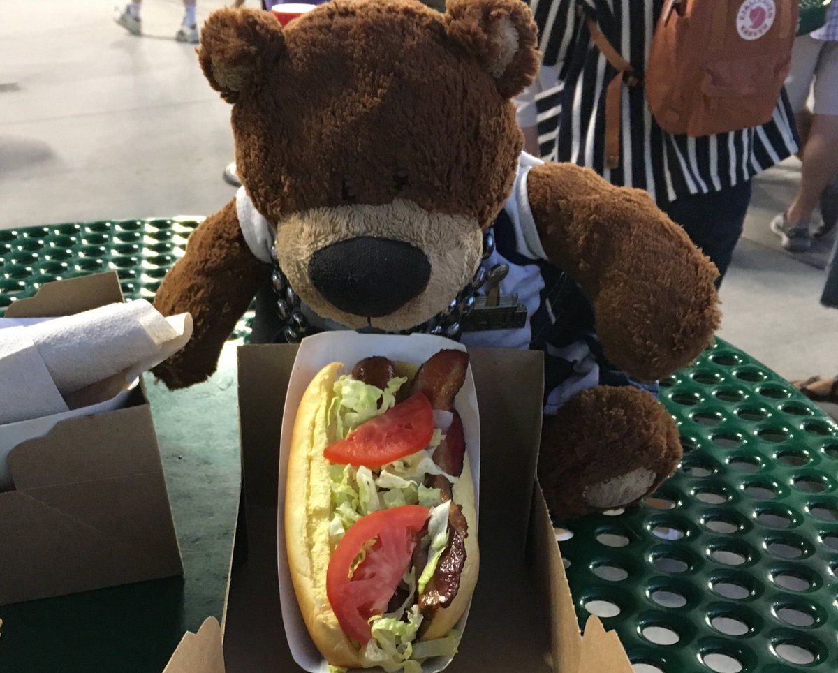 Studi_Metsimus's tweet image. Celebrated International Bacon Day with a BLT dog from @BoxFrites.  I wasn't the only one celebrating.