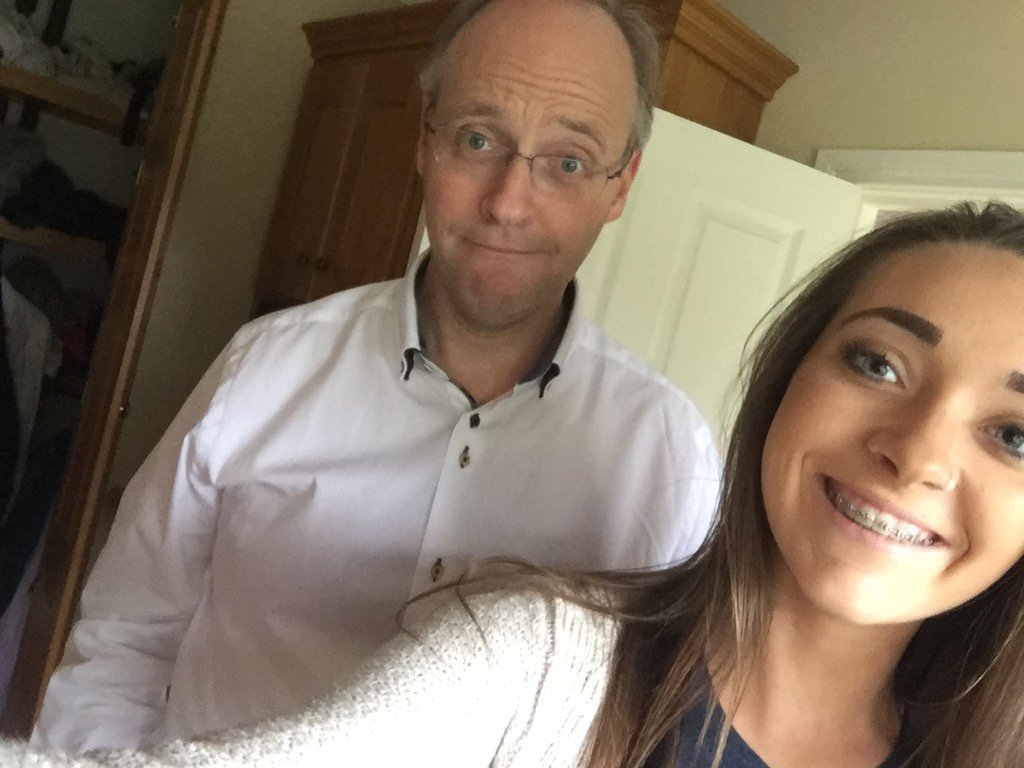 RochfordNiall's tweet photo. My gorgeous daughter Zoe leaves home to go to school in Galway!! #verysaddad/veryhappydaughter https://t.co/aqDjMk564N