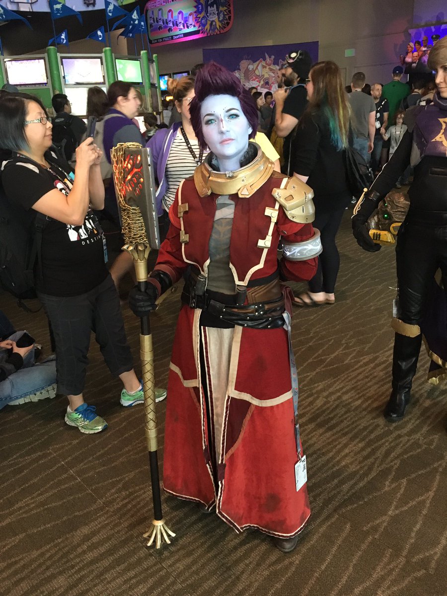 zaewen's tweet photo. There has been so much amazing #Destiny cosplay this year! 😍😍 #WarlocksRock https://t.co/zsIWfMp5bx