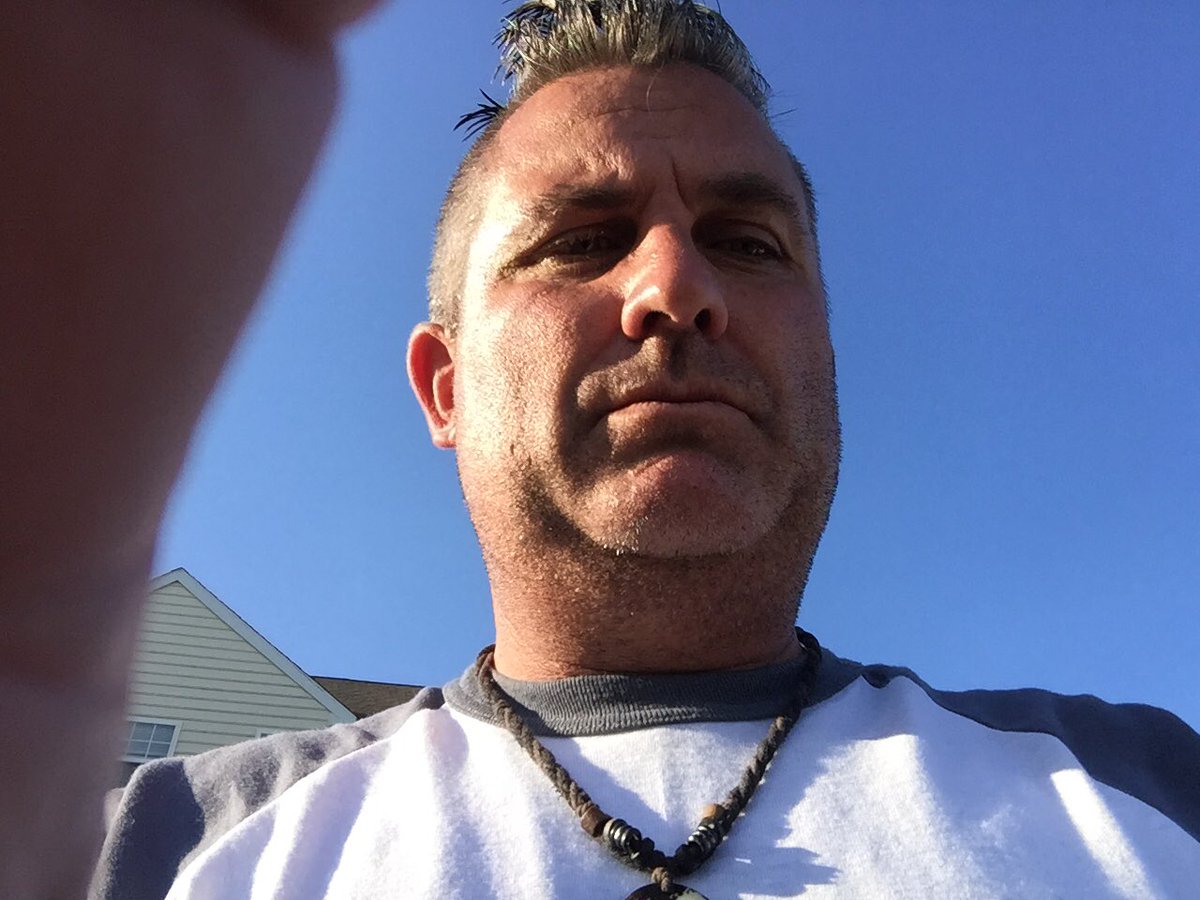 halbal07's tweet image. when @emilybrookssy tries to be funny on Twitter