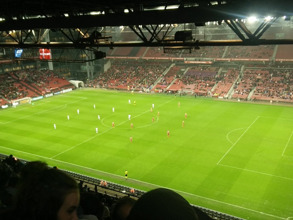 Har i første halvleg set Kvist aflevere fremad og hørt Olé efter 25 min. Bare kom med det VM-trofæ #danarm