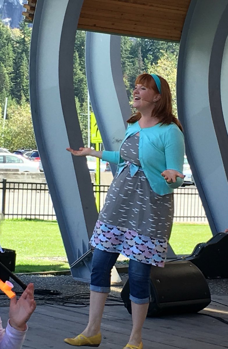 RhythmandCello's tweet image. .@BobsandLoLo rockin' down to the roots at #SquamishChildrensFestival #singdanceplay