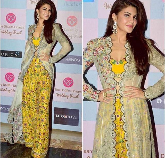 TeamJacquelineF's tweet photo. #JacquelineFernandez looking effortlessly beautiful in Anamika Khanna at Dhoom Dhaam Wedding show. @Asli_Jacqueline https://t.co/5ciSoLVXWb
