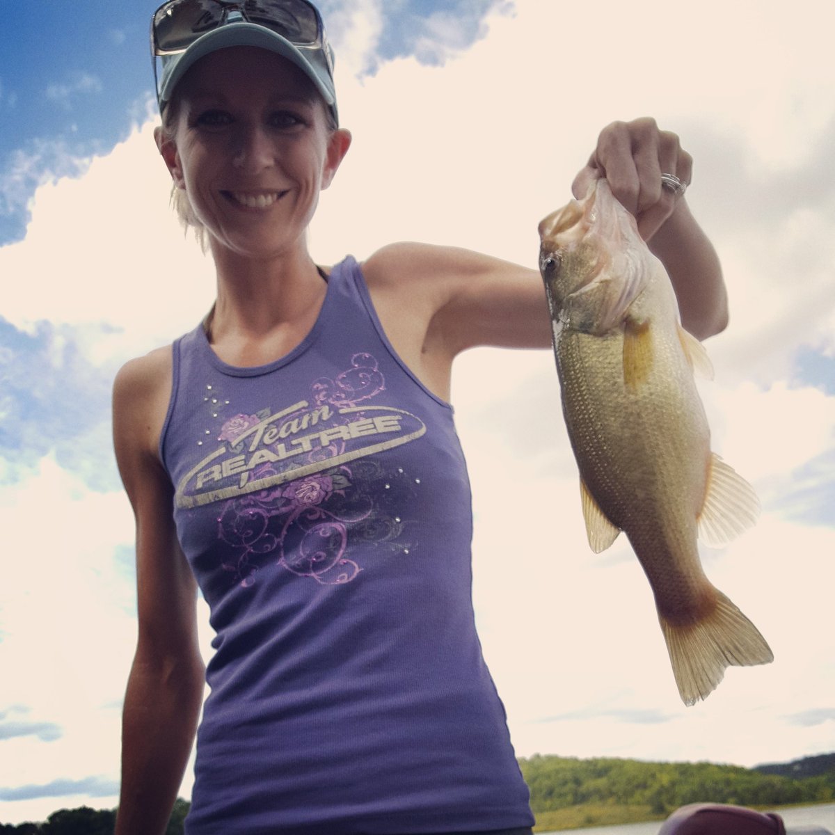 buffhuntinlady's tweet photo. Another great bass I caught today #RealGirlsHunt #BassMaster #ReelBigFish #GirlsWhoFish #RealtreeGirl #TeamRealtree https://t.co/aC4BSEdyje