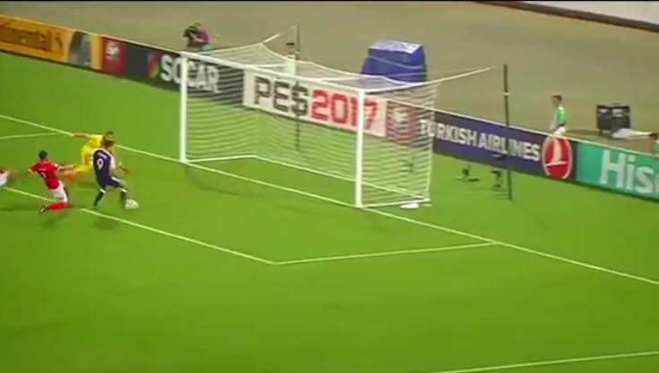 miguelinho2910's tweet photo. Penalty and a red card, apparently. Nowt to do with the fact Chris Martin is shite. Ukrainian ref dreadful #MLTSCO https://t.co/G3lhosRPc7