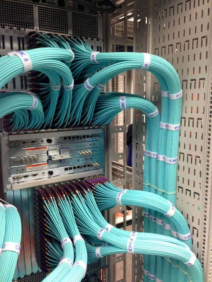 thenextweb's tweet photo. These oddly satisfying images of proper cable management make me very happy https://t.co/MwAMyILy7B https://t.co/BVIKwKkG6t