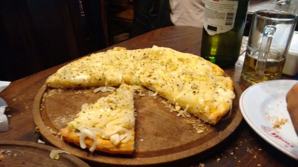 criticodepizzas's tweet photo. Laburando en la reseña de #Pizzeria #GorII. Va a estar disponible a partir de este miercoles! #pizza #LaPlata https://t.co/rU0MocoCFn