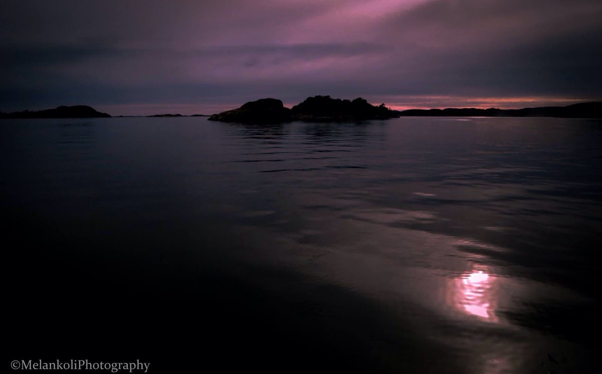 Melankoliphoto's tweet photo. @kristiansand #nyhellesund #boattrip #norway #summer #2016 #nature #sea #sunset https://t.co/m6SkyFqsKO