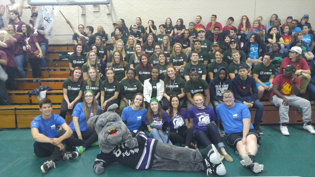 hwalsh16's tweet photo. First night in the gym!!! #Moveinday #MUNreslife #WelcomeBulldog #Hype https://t.co/vAAw2EYBJh