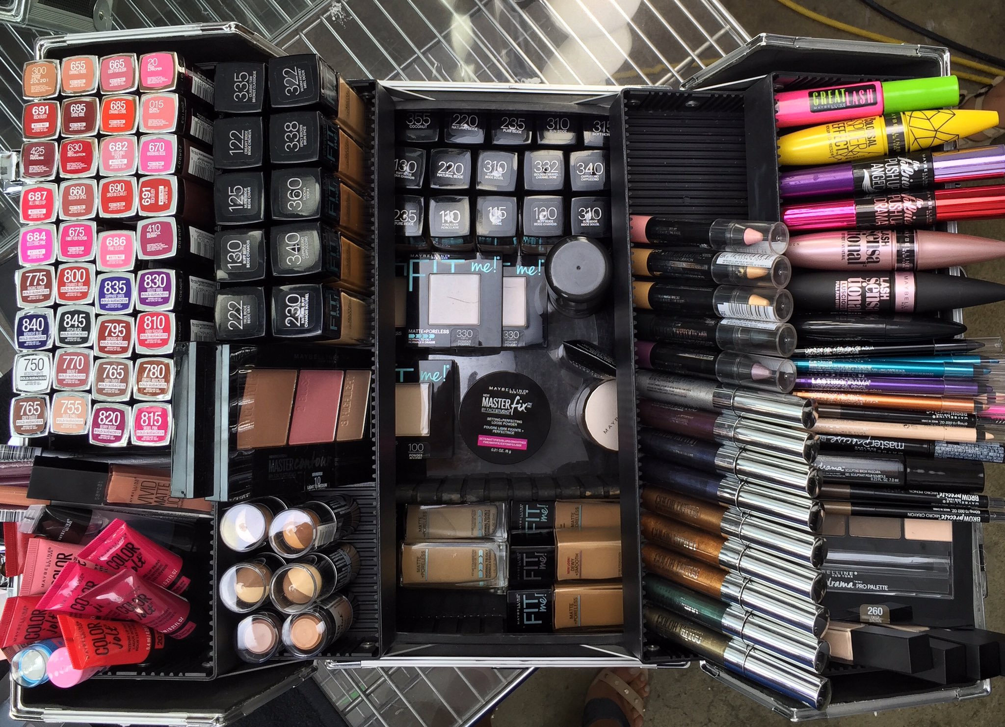 Ælte niece Let Maybelline New York on Twitter: "Makeup goals 🙌🏼. We're getting our kits  ready for #nyfw! Who's excited? https://t.co/dqtROJbrUv" / Twitter