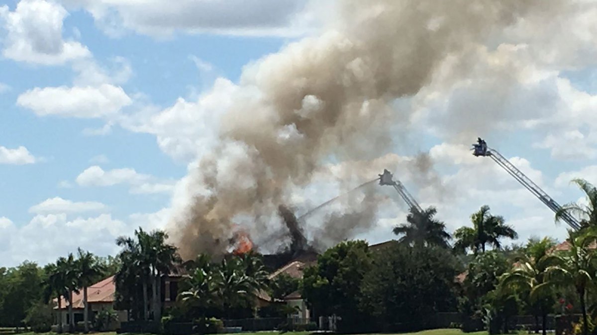 Broward firefighters work to extinguish house fire in #Weston bit.ly/2c4hXLt?utm_me… https://t.co/yGJn6ap03C
