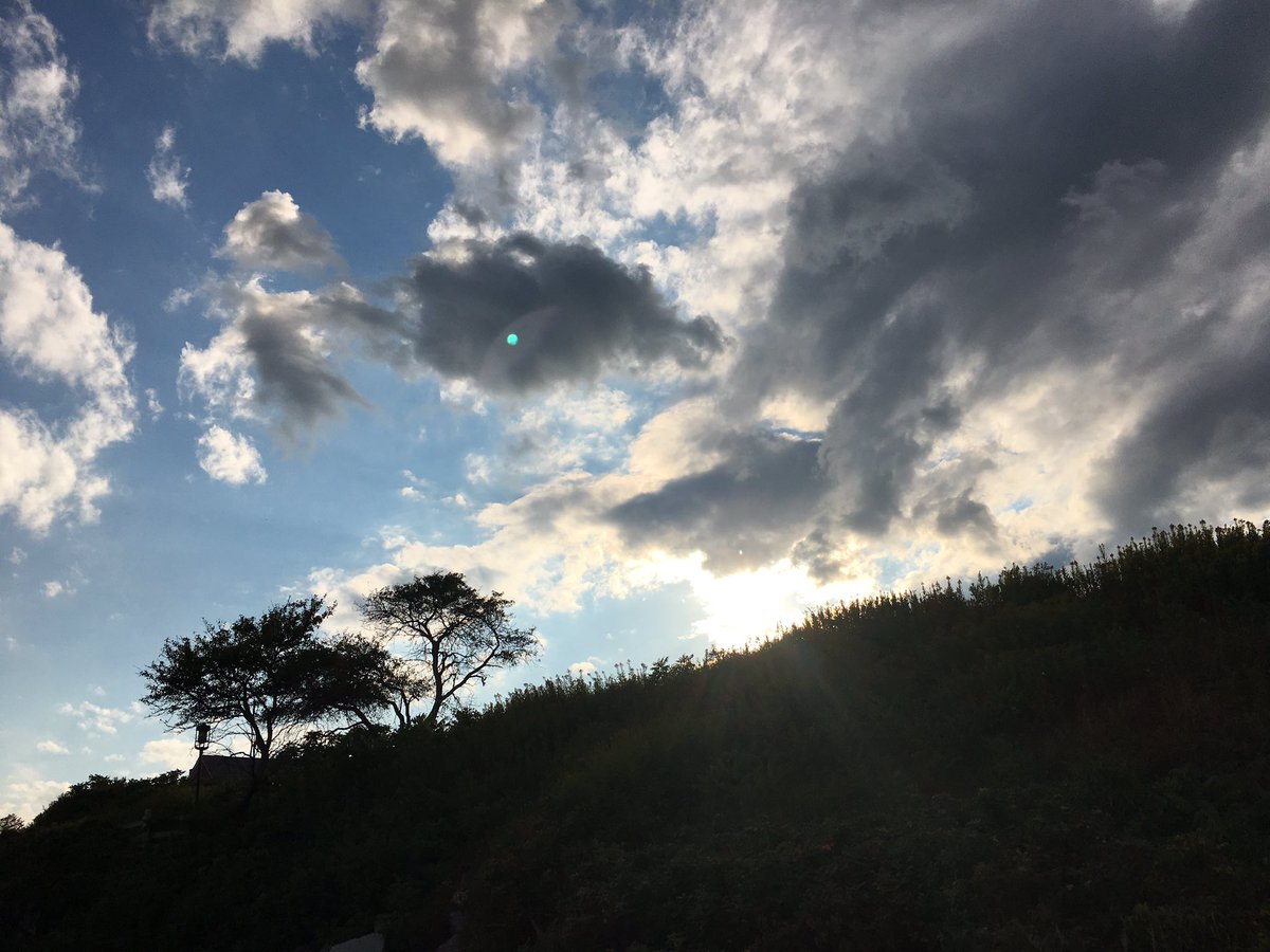 RachelChang's tweet photo. Sunset in Maine. #nofilter #travel #springpointledgelight #southportland #maine #pathto262 https://t.co/XViQaQWbNS https://t.co/vlfOc3nmjp