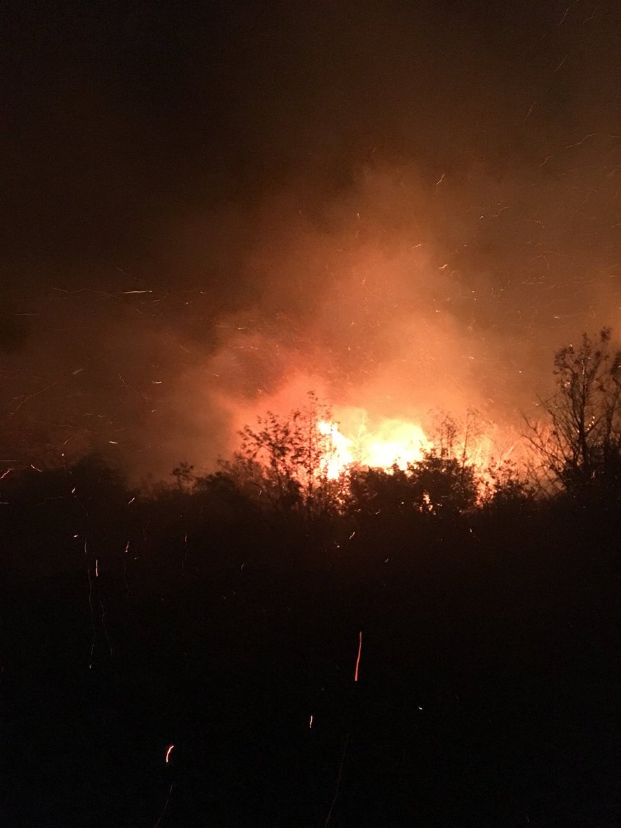 KPCC's tweet photo. #KenFire: Crews expect to have it controlled by 6pm today. https://t.co/WSj0J60Njb https://t.co/i0ozLsSp8L