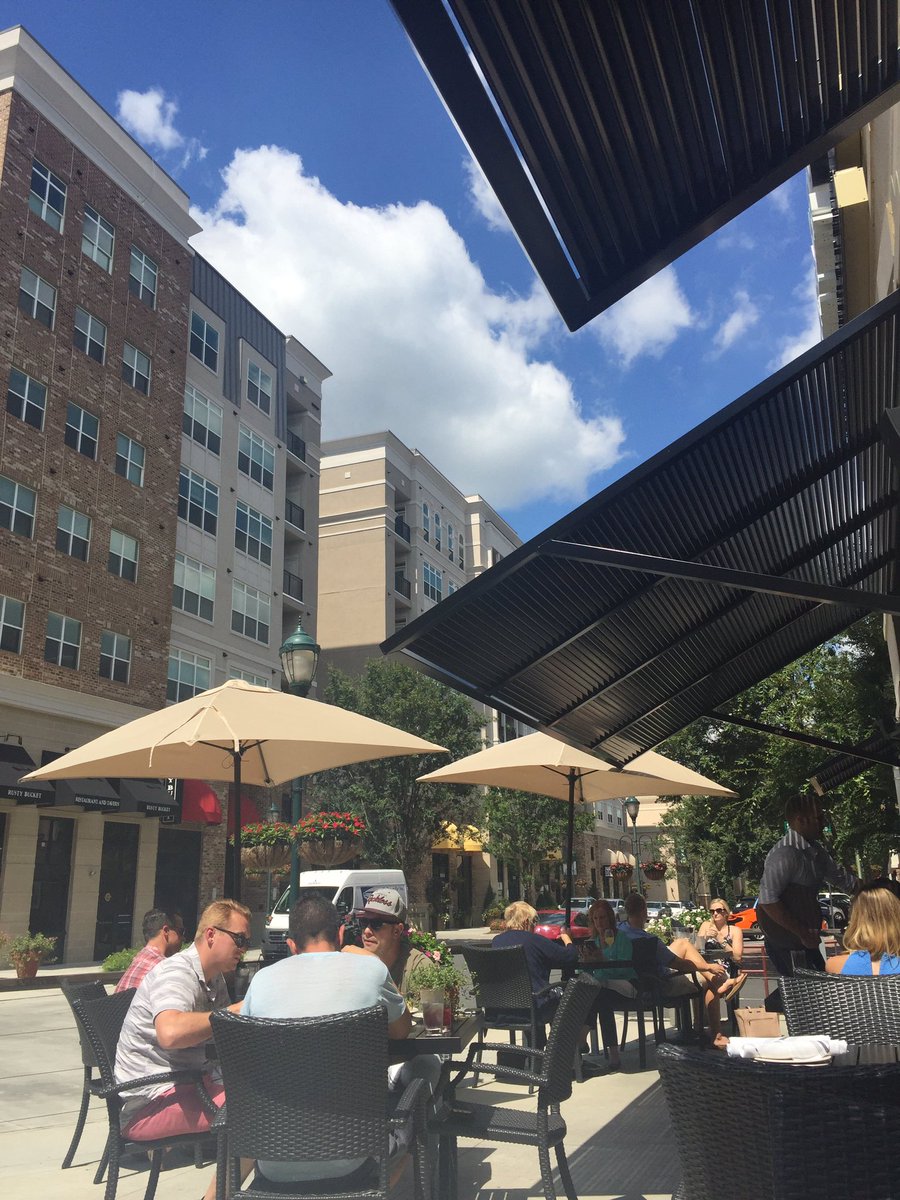 leigha_rabon's tweet photo. #prosecco on the #patio @DogwoodSouthern #happysunday #bubblesgalore https://t.co/8Btvfmp70y