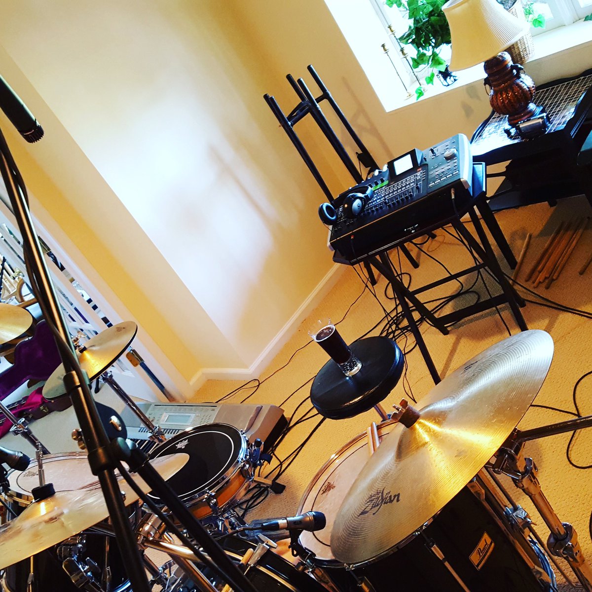 BottleandFlask's tweet photo. #homemade #brew while writing a #song about #smallbizsat loofah for my song soon #momandpop #entrepreneur #startup https://t.co/483nuQZhIn