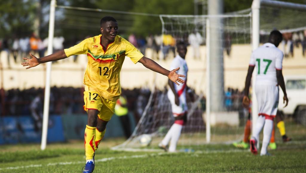 TMahamet's tweet photo. BUUTTT  de Moussa Doumbia (79'€Mali (5-1) Bénin.  #MLIBEN #AFCON2017Qualifier https://t.co/1ED3D9WDnr