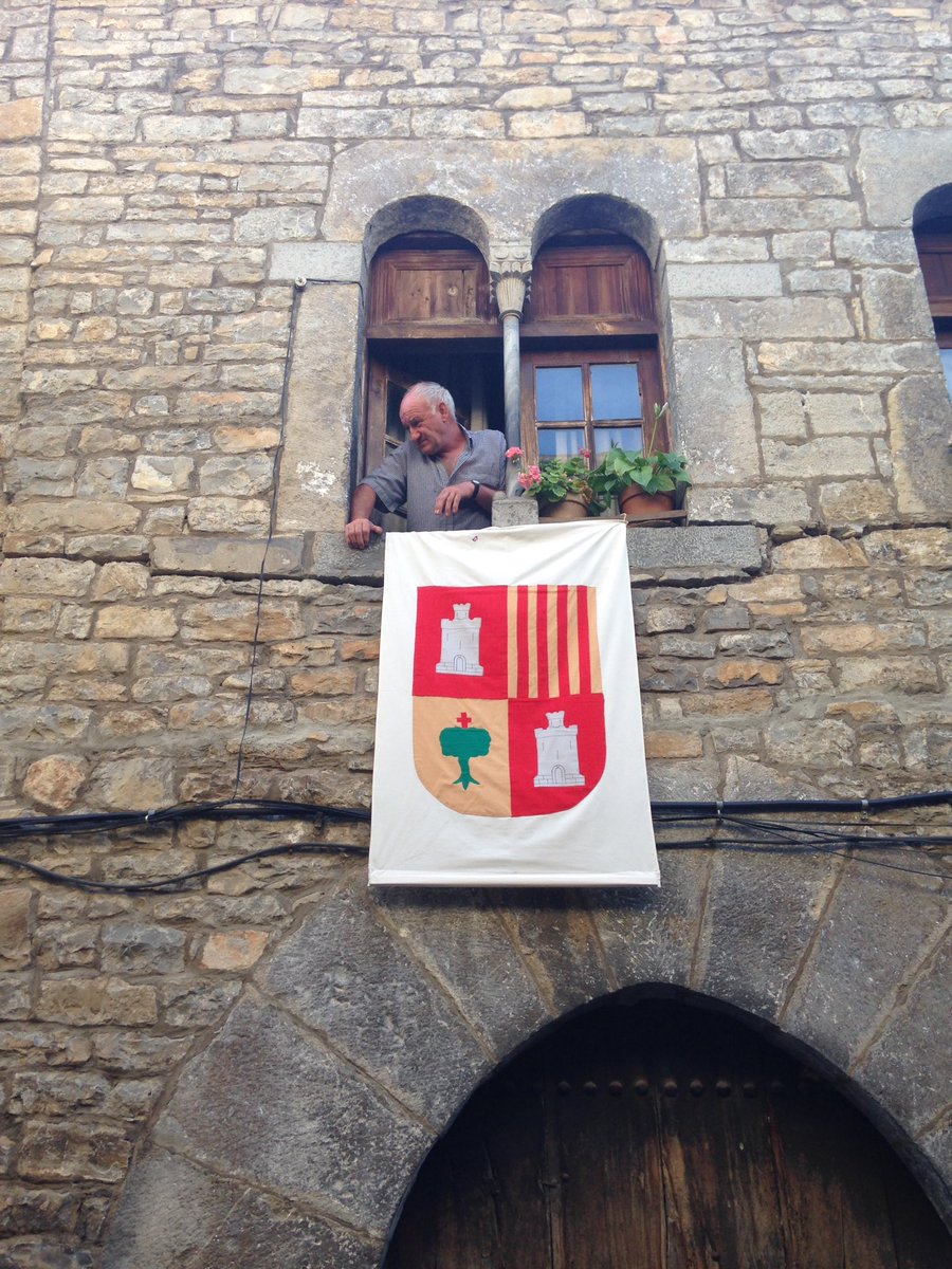 martalopezpe's tweet photo. Ayer algunos ainsetanos vieron la #Morisma desde su casa, hoy la pueden ver a través de @aragontv! #Caramullo https://t.co/d3g7nN97lf