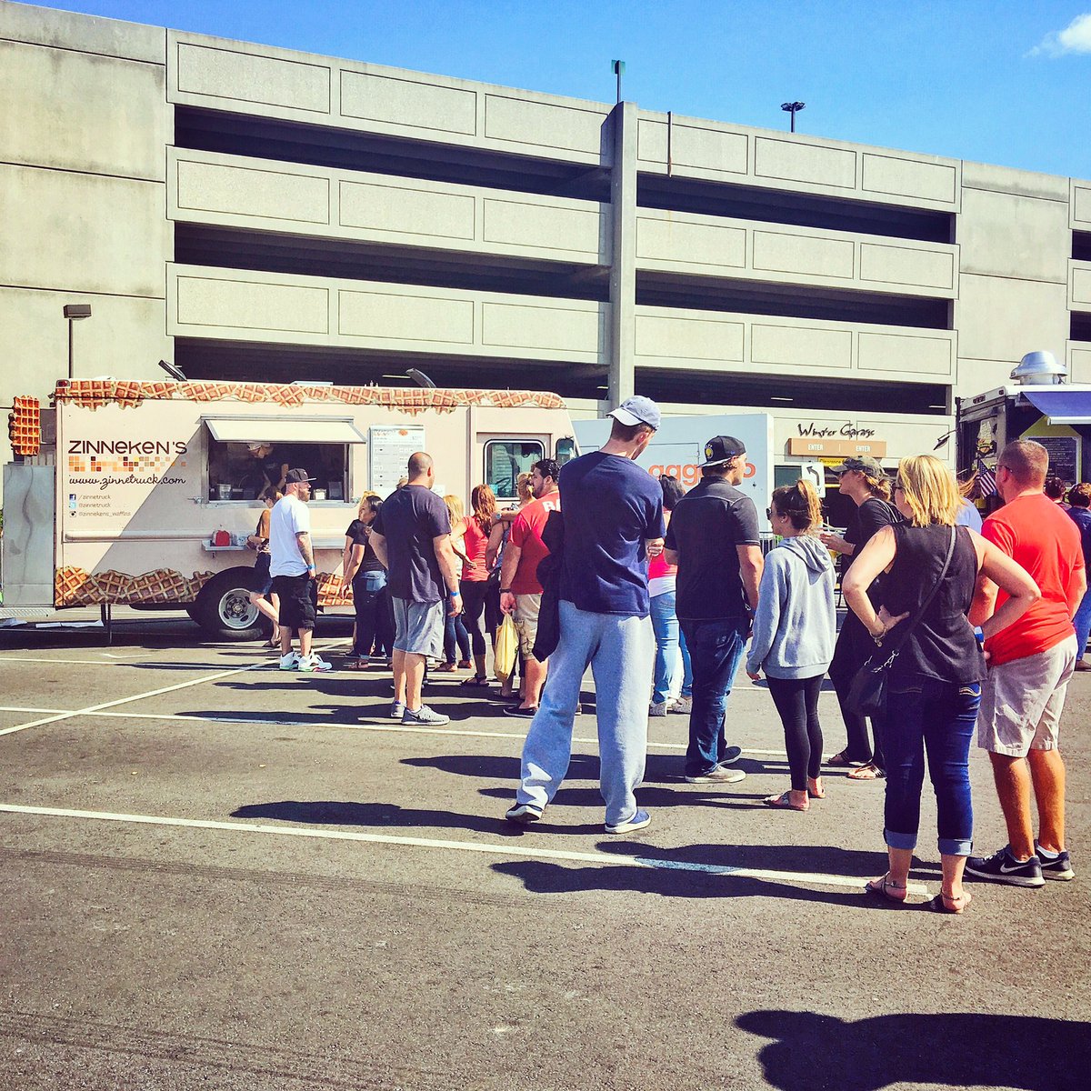 PhanClub_'s tweet photo. Slammed 😅
#Zinnetruck #NEFTF #MoheganSun @Nefoodtruckfest @zinnetruck @MoheganSun https://t.co/EXSxH5Z3qN
