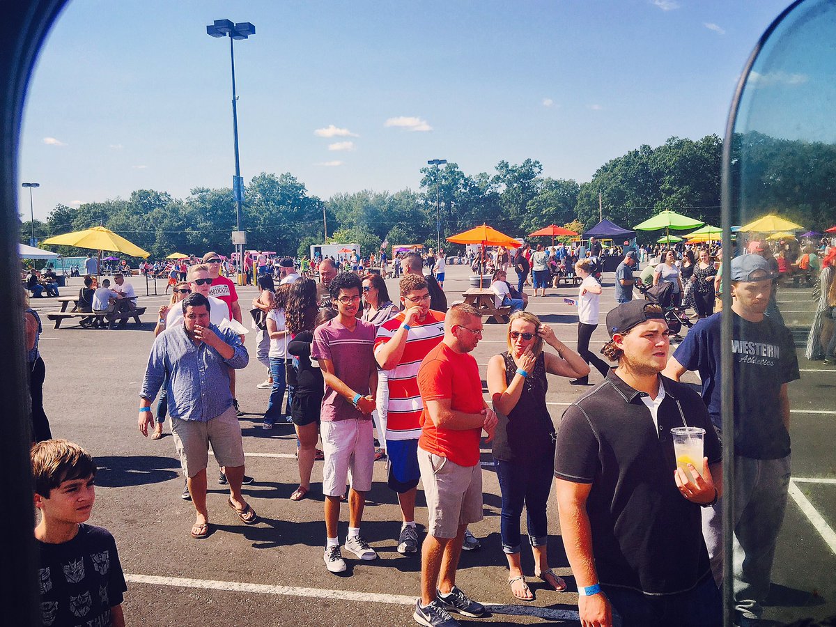 PhanClub_'s tweet photo. Our awesome customers 😉😍 #Zinnetruck #NEFTF #MoheganSun @zinnetruck @Nefoodtruckfest @MoheganSun https://t.co/JtJwOjGDrB