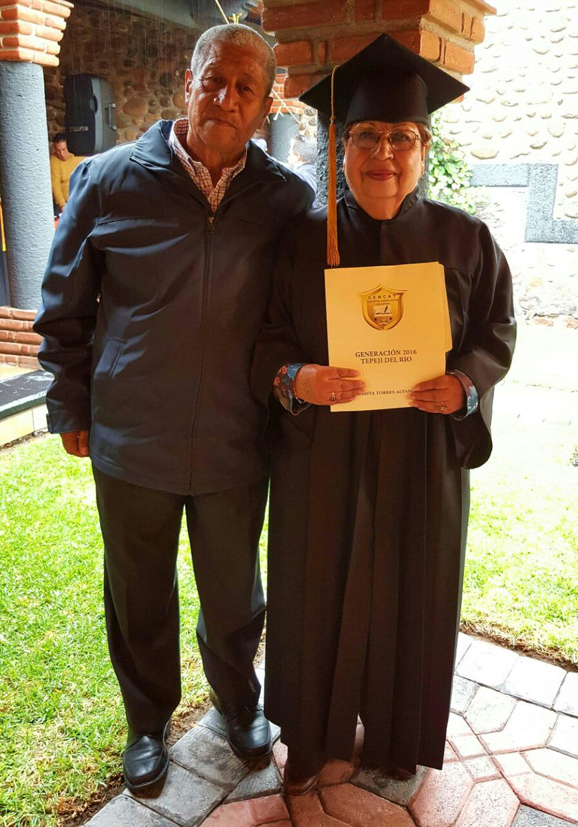 _fermirandat's tweet photo. Con orgullo entrego a mi mamá certificado de bachillerato, reconociéndo su ejemplo de Perseverancia y Superación https://t.co/D4RSGPdav8